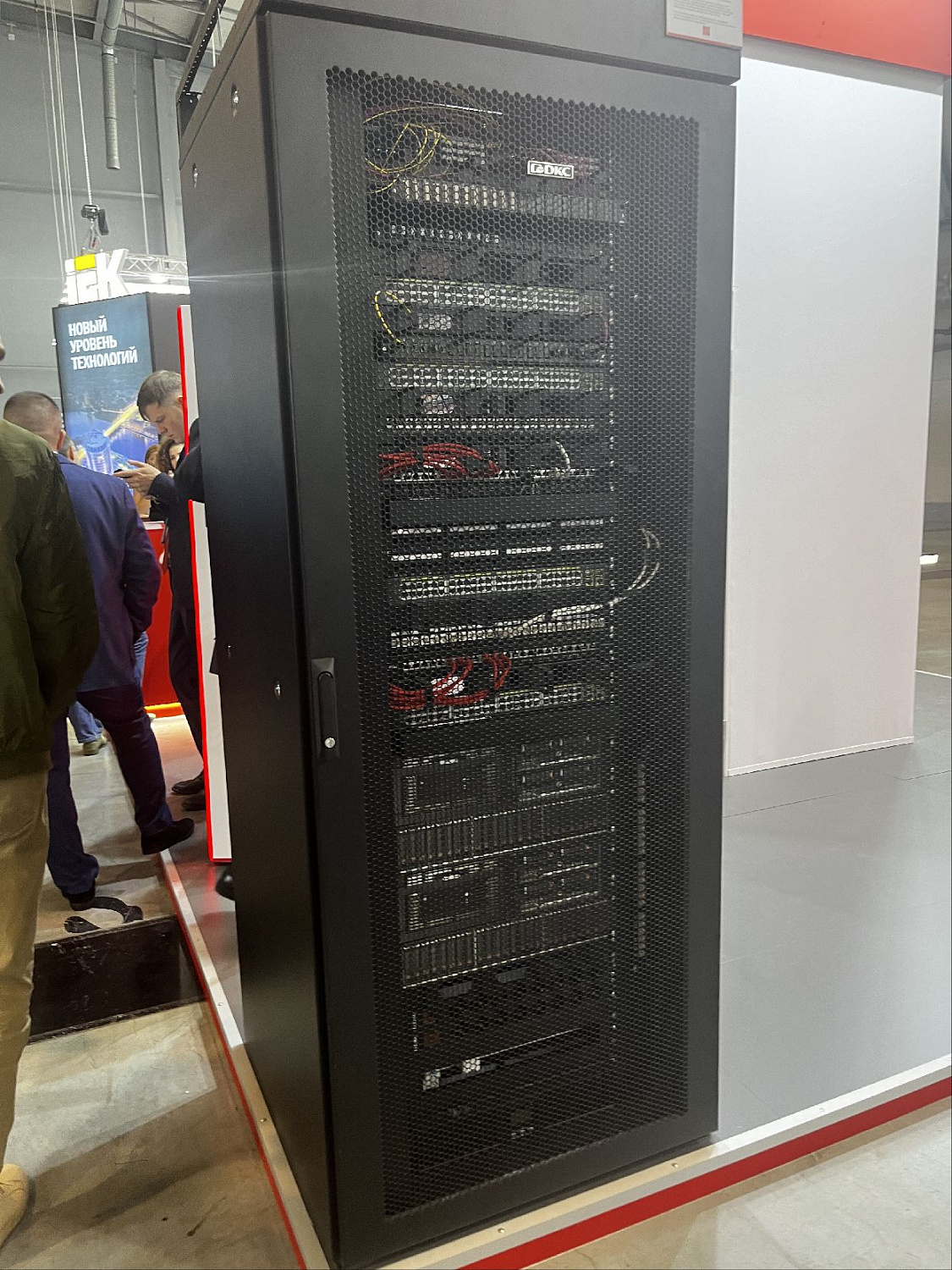 Сотрудники завода посетили выставку «Город Света» в рамках форума 100+ TechnoBuild в Екатеринбурге